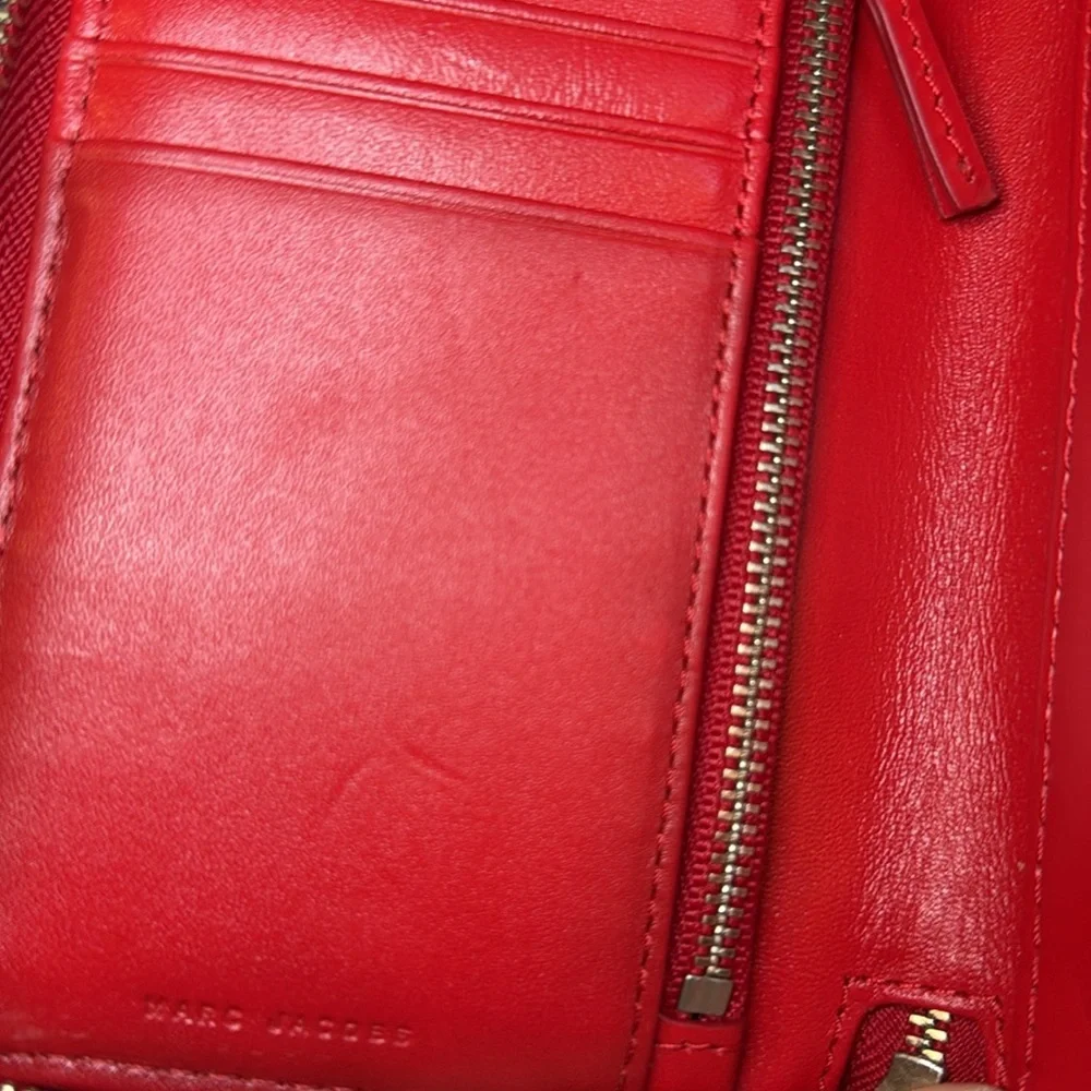 ❤️MARC JACOBS❤️Red Embossed Hearts Patent Leather Phone Wristlet/NWOT